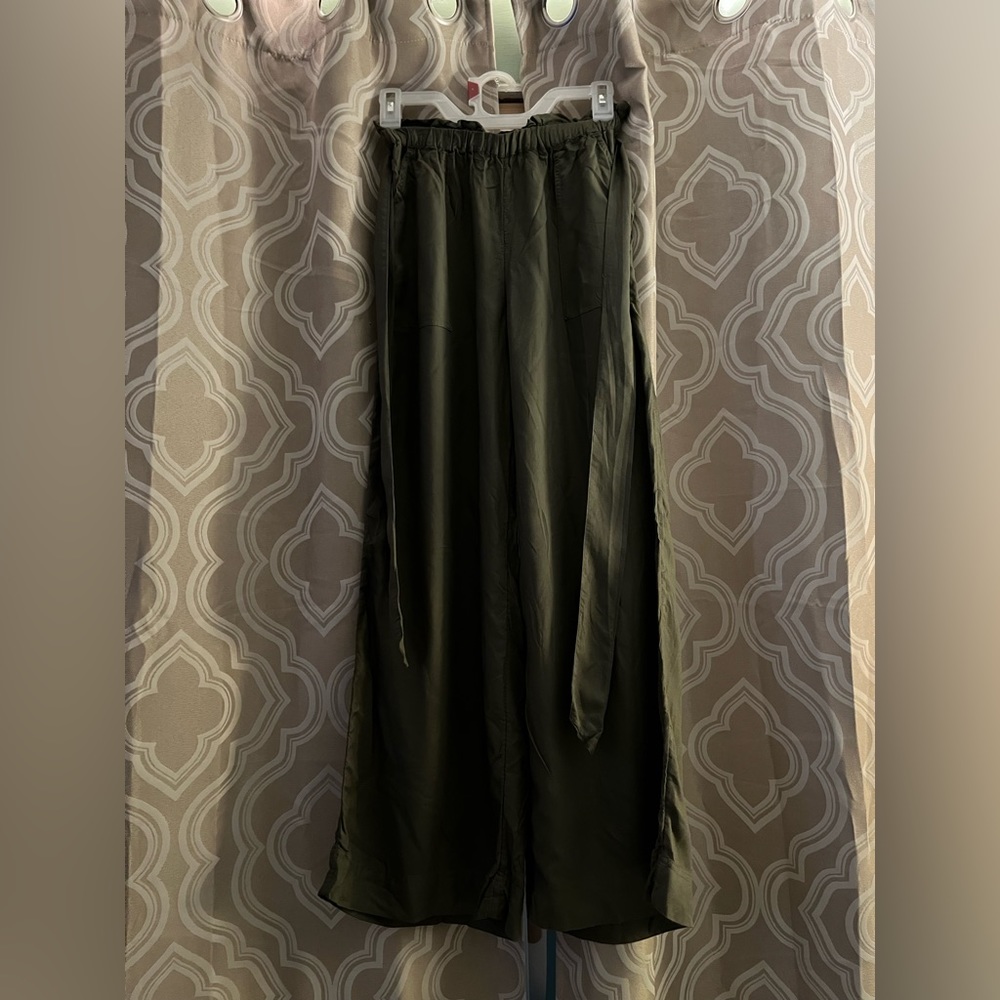 American Eagle Green Flowy Dress Pants